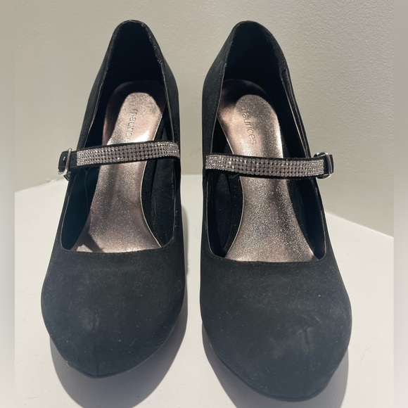 Black Heels with rhinestone band​ - Picture 2 of 7